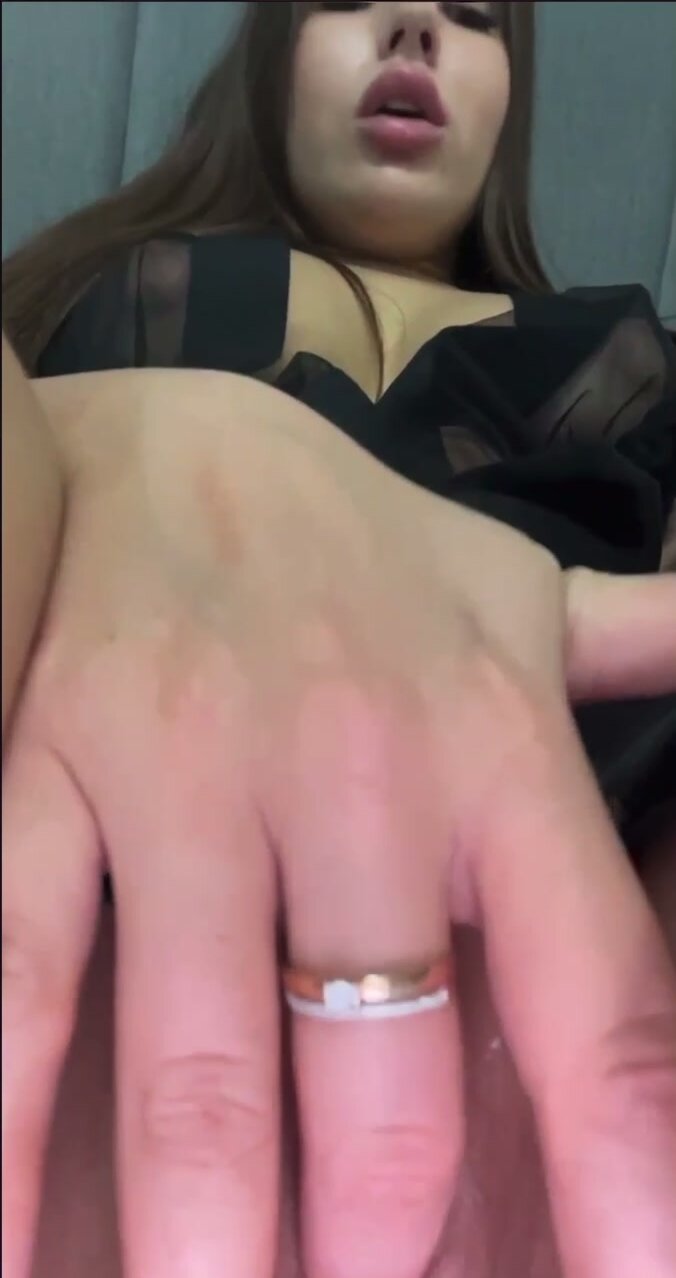 Syka001 мастурбирует