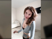 EVERGLOW киска в колготках