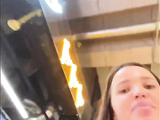 deva23 (показала парню свои труханы в туалете)