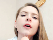 Roxxxane делает глубокий минет