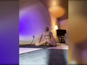 MissMotivated с пробкой в попке