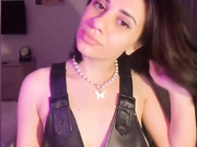 Nika-Sweet - киской на камеру ©