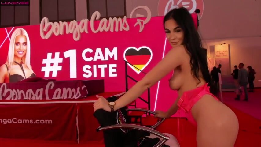 Онлайн-эровидеочат с roshen-amira на BongaCams 2022-10-23 13_29