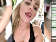 KisaKarolinka (Karolina-st) играет с вибрирующей игрушкой