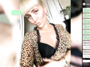 KisaKarolinka (Karolina-st) дразнит