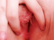 Малолетка показывает себя на камеру