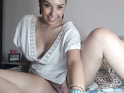 Kitty_Jolie ласкает себя