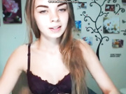 Красотка jorjia показывает письку