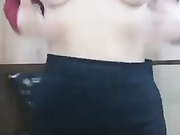 МОДЕЛЬ ДРОЧИТ В ТУАЛЕТЕ