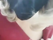 МОДЕЛЬ ДРОЧИТ В ТУАЛЕТЕ