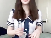 ДЕВИЦА ДРОЧИТ