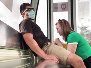 ДЕВИЦА ОТСОСАЛА