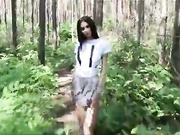 ДЕВИЦА ОТСОСАЛА В ЛЕСУ