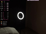 Belka_Mishka голая встречает доставку