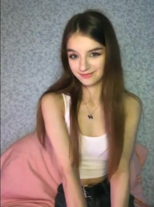 ДЕВИЦА ДРОЧИТ