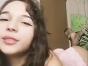 ДЕВИЦА ДРОЧИТ