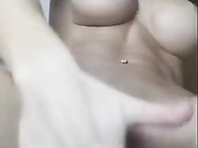 ДЕВИЦА ДРОЧИТ