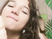 ДЕВИЦА ДРОЧИТ