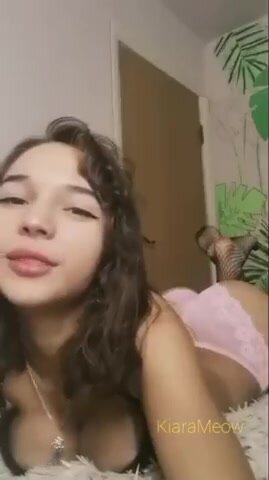 ДЕВИЦА ДРОЧИТ