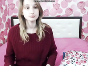 Красотка daizy показывает смачно письку