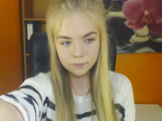 Пухляшечка Nikki дрочит письку