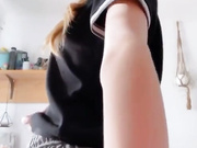 Алеська балуется