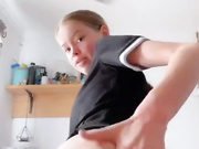 Алеська балуется