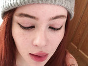 шлюха сосет чёрный член