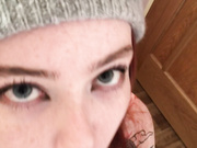 шлюха сосет чёрный член