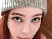 шлюха сосет чёрный член