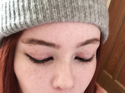 шлюха сосет чёрный член