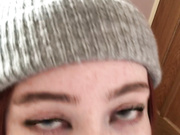 шлюха сосет чёрный член