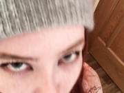 шлюха сосет чёрный член