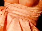 Малолетка играется с сиськами