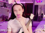 hor-neyJ0zy