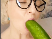 Anesteishen - шалит с огурчиком