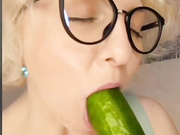 Anesteishen - шалит с огурчиком