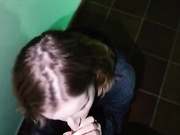 Минетик и др.. в подъезде