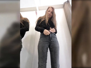 Konfeta-1 шалит в примерочной