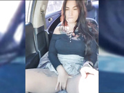 Апскирт в колготках в тачке