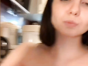 Li_Lo - ласкает киску ловенсом (входит и выходит)