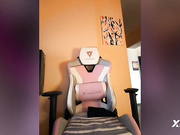 Sara - натирает киску