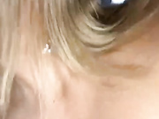 _Lasker_ - шикарная блондинка натирает влажную киску