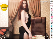 Alicia в вечернем платье без белья