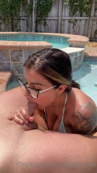 ДЕВИЦА ДРОЧИТ ЧЛЕН