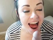 ДЕВИЦА ОТСАСЫВАЕТ