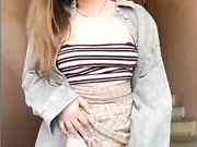 EmilyBaby - в подъезде