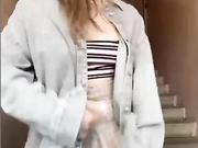 EmilyBaby - в подъезде