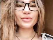 EmilyBaby - в подъезде