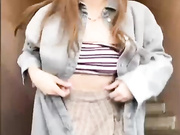 EmilyBaby - в подъезде